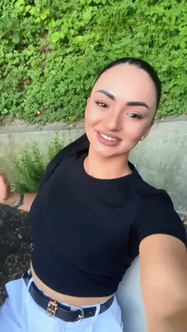 A post by @crisss_camelia12.05 on TikTok caption: 💋