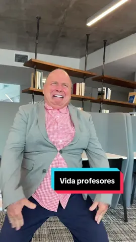 A post by @los_chicaneros on TikTok caption: Cuando los profesores empiezan a hablar de su vida personal