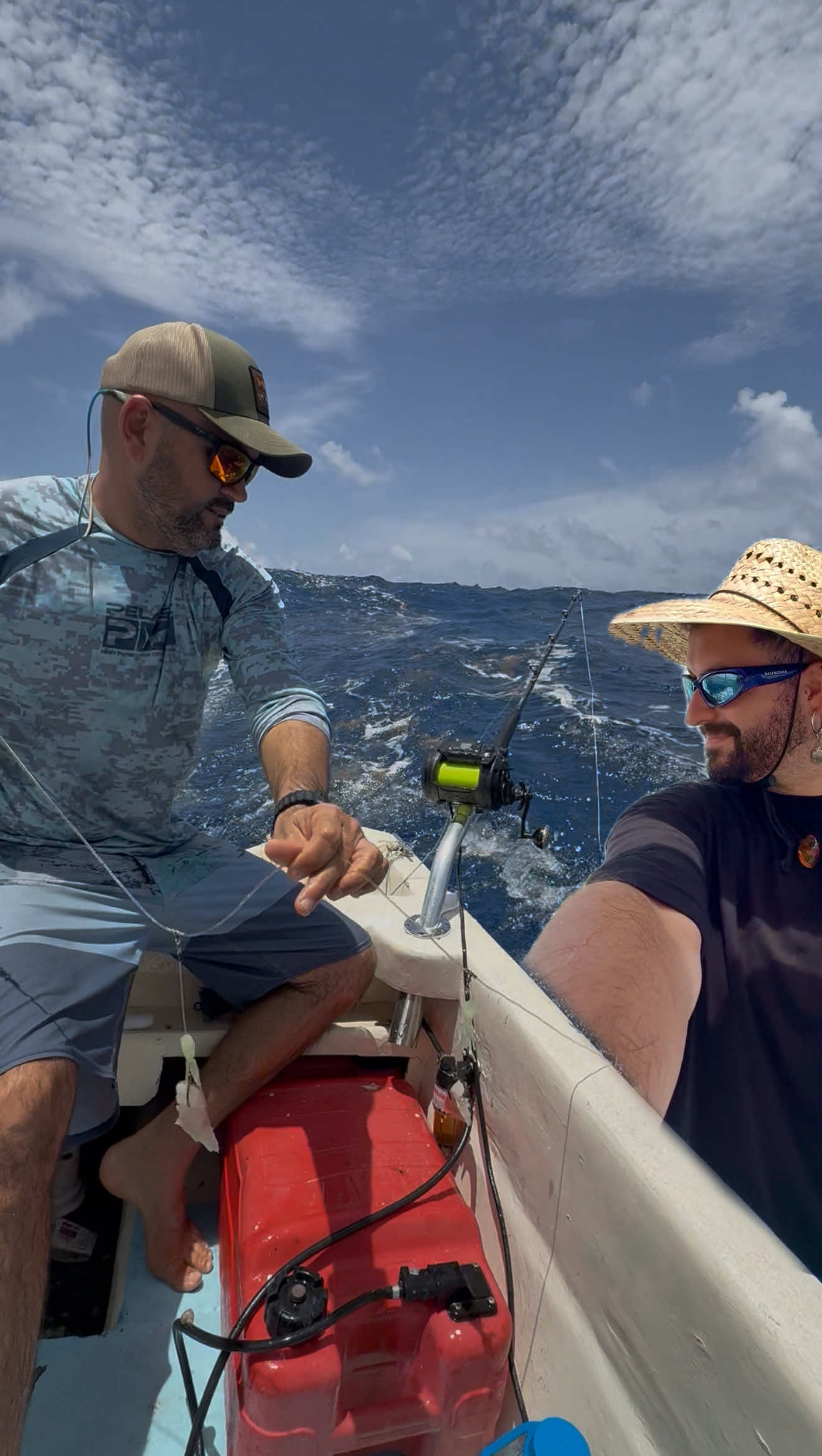 A post by @xurxocarreno on TikTok caption: ¡Día de pesca!  — Qué día más bonito, pescamos un ¿Wachinanguito? Y lo devolvimos al mar ya que volvimos a tierra porque uno de los navegantes se mareó. Con un pescado no comíamos 😂 ya habrá más oportunidades @tolok_divers_mexico Muchas gracias Miguel por ese día. Muchas gracias Suso y @Xplora Riviera  @pasaporte_xplora @ - Ahora sí que sí, cerramos el viaje México 🇲🇽 💙