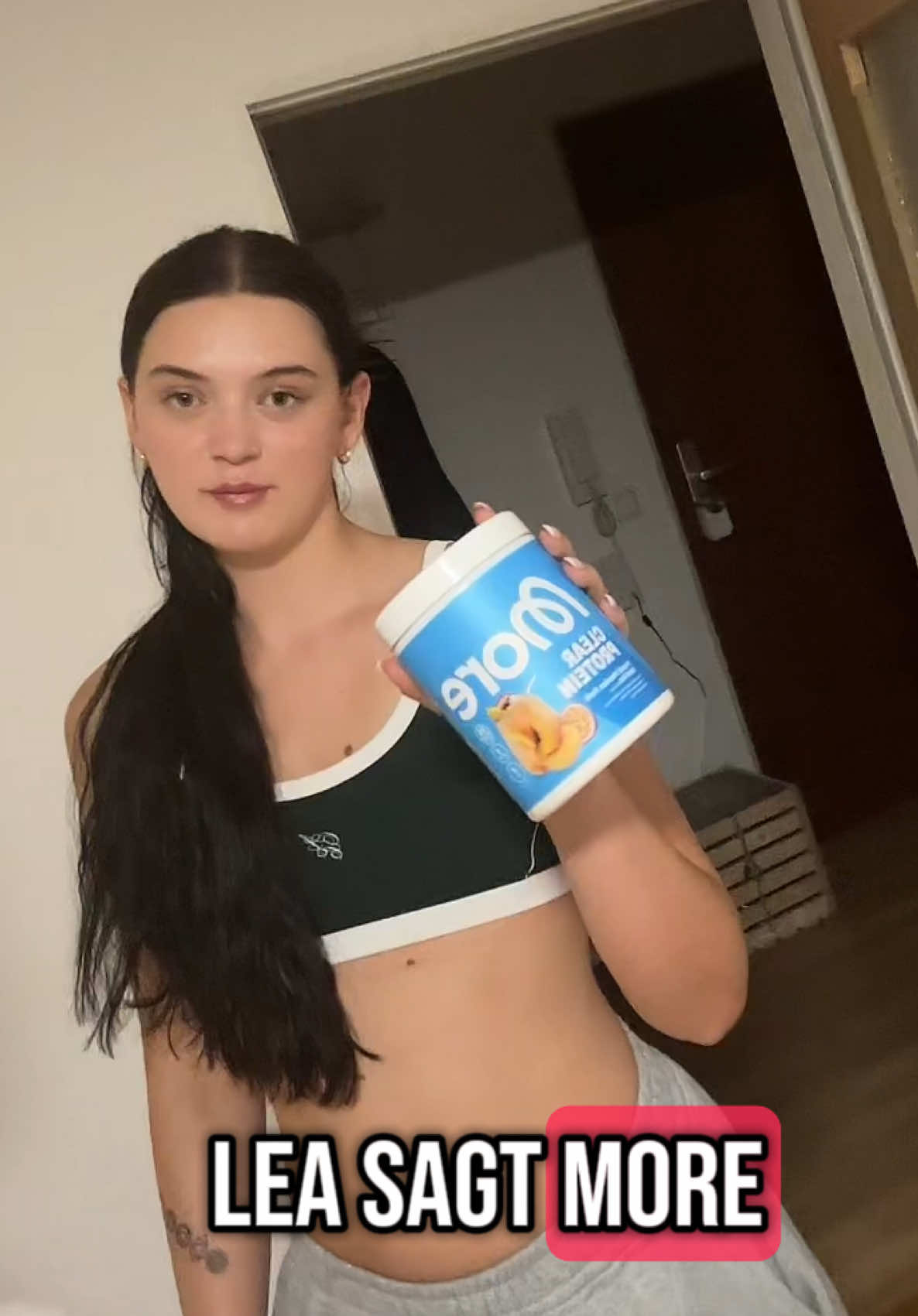 A post by @albertosmb on TikTok caption: More clear VS Cookie #gesundheit #abnehmen #ernährung 