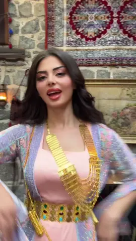 A post by @berivanschecho on TikTok caption: Backstage ❤️🙈 Krasemin @Adel Modehaus  🩷 #berivanschecho#new#kurdish#berivanschechozelo 