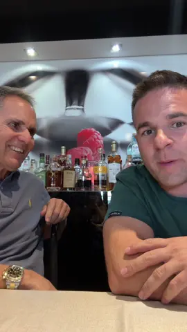 A post by @angel_gaitan_oficial on TikTok caption: La típica conversación que tienes con un amigo comiendo. La diferencia es que yo no lo escondo 😜
