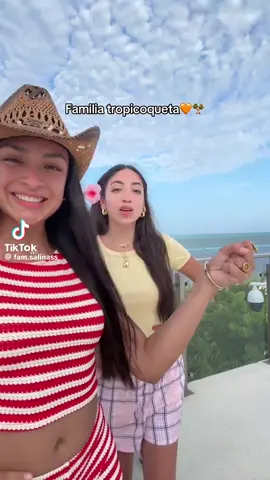 A post by @karolg on TikTok caption: Wowwww !!! Jajaja Ellos rompieron tanto que lo tuve que subir a mi Tik Tok 🧡🧡🧡🧡🧡✨ Graciassss por hacer sus videos !!!! 