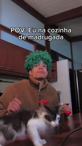 A post by @jooj on TikTok caption: bate um desespero 😭 #irmaosnatu ib: @rovi._.metha 