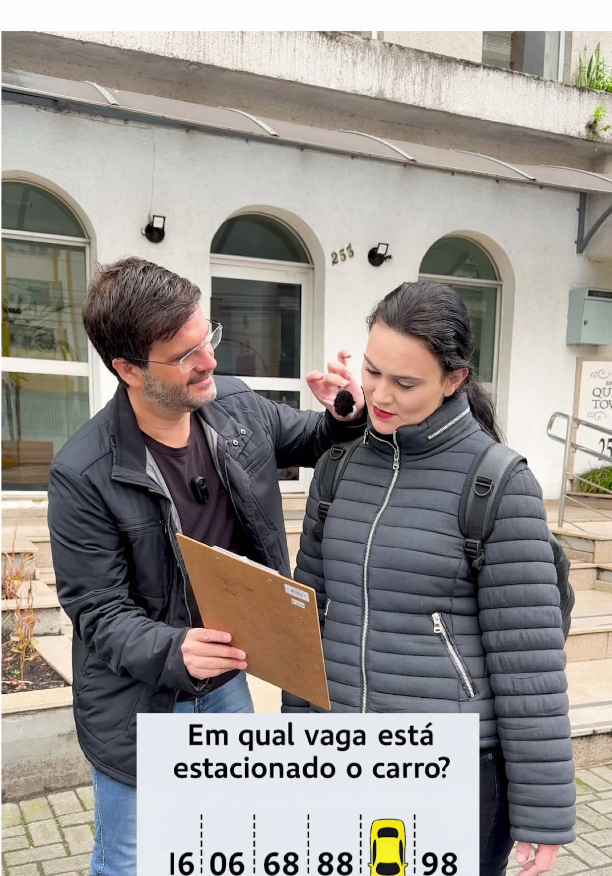 A post by @nextleveldj on TikTok caption: Valendo R$1.000,00, onde o carro está estacionado?