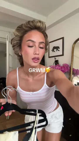 A post by @hannahharrell on TikTok caption: sos which bag