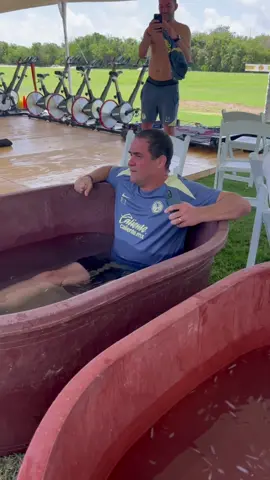 A post by @clubamerica on TikTok caption: Frío profe? 🥶 #ClubAmérica #TikTokDeportes 