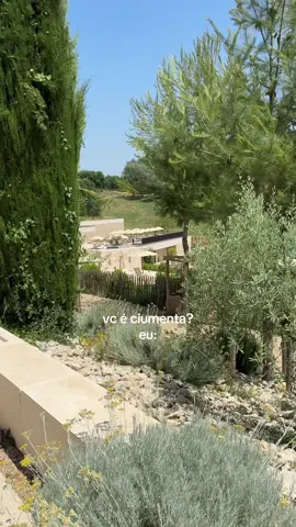 A post by @maluborgesm2 on TikTok caption: Só um pouquinho 