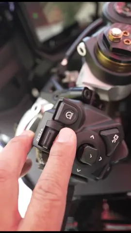 A post by @adobomoto on TikTok caption: How to use cruise control on a sport bike