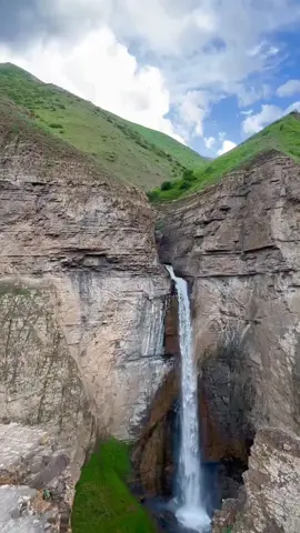A post by @do3a_00 on TikTok caption: يوم يفر المرء من أخيه وبنيه يوم لا تملك نفس لنفس شيئا