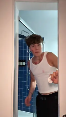 A post by @alvaritobarras on TikTok caption: Que cositas? @𝖆𝖕𝖔𝖑𝖔 
