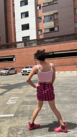 A post by @lanatacha69 on TikTok caption: Baile para enamorar 