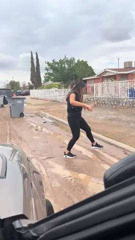 A post by @anakarenvaa on TikTok caption: Se le volaron Los basureros 😱 les Deje mas historias en IG:✨Anakarenvaa✨