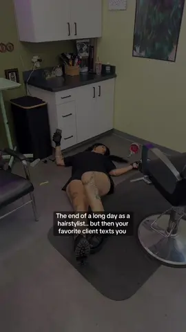 A post by @siiriparkss on TikTok caption: 💀💀💀💀 #fyp #fypシ #trend ##hair #hairstylist #hairhumor #hairtok #funny #siiri #siiriparkss 