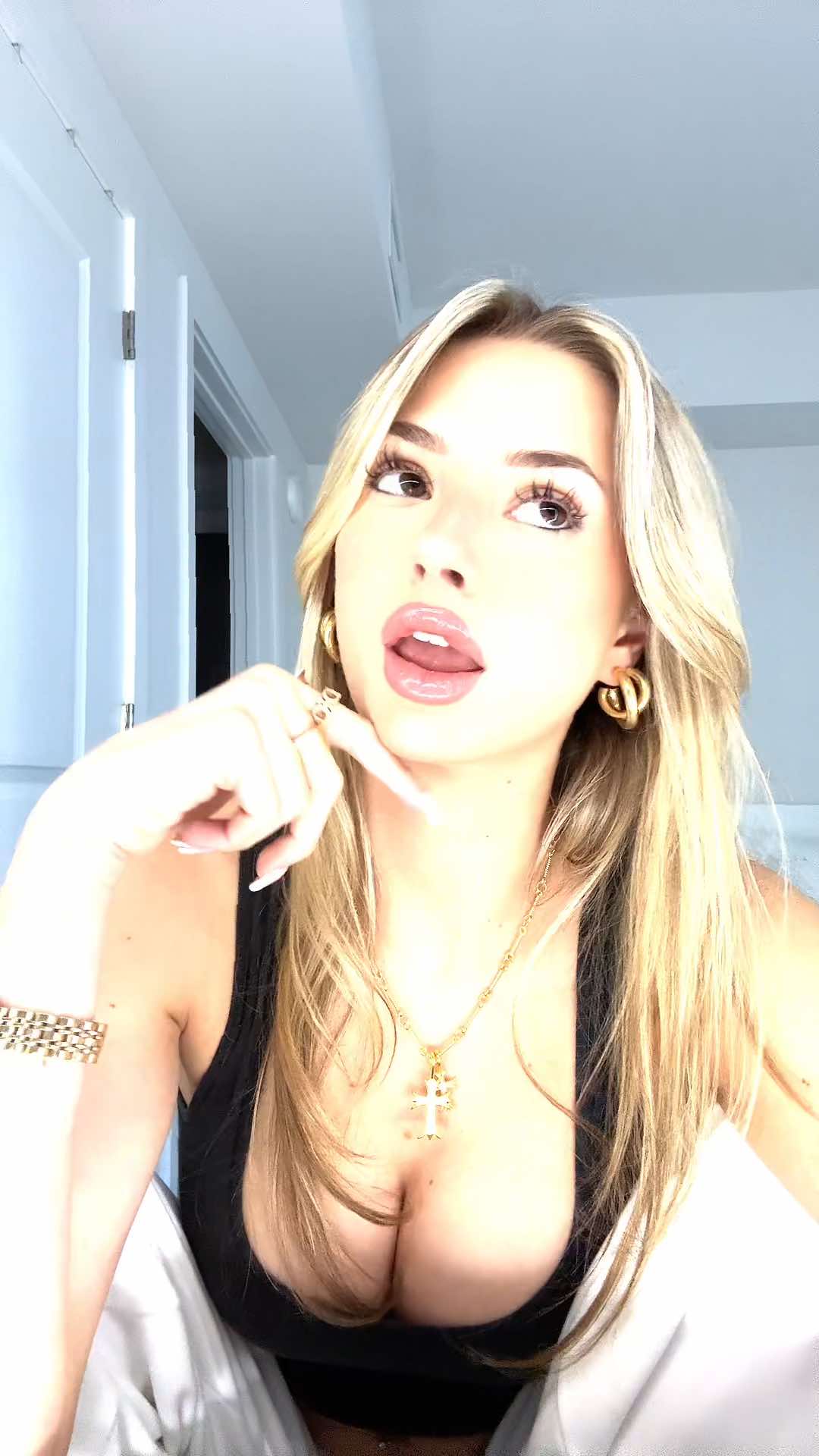 A post by @michiscottt on TikTok caption: draft😛