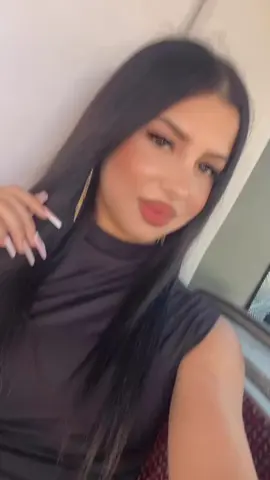 A post by @florentina_habyby1 on TikTok caption: 🌺🖤#fypシ゚ 