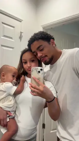 A post by @the.noelanik on TikTok caption: First day In ohau !! #teenmom #travel 