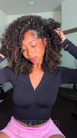 A post by @iseehairbeauty on TikTok caption: Change my hair color without hair dye 😌🔥 @Kaityvee  Highlight brown kinky curly 18” 250% density Wear Go half wig  #iseehairbeauty #iseeweargowig #iseehalfwig #kinkycurly #highlightbrown #gluelesswig 