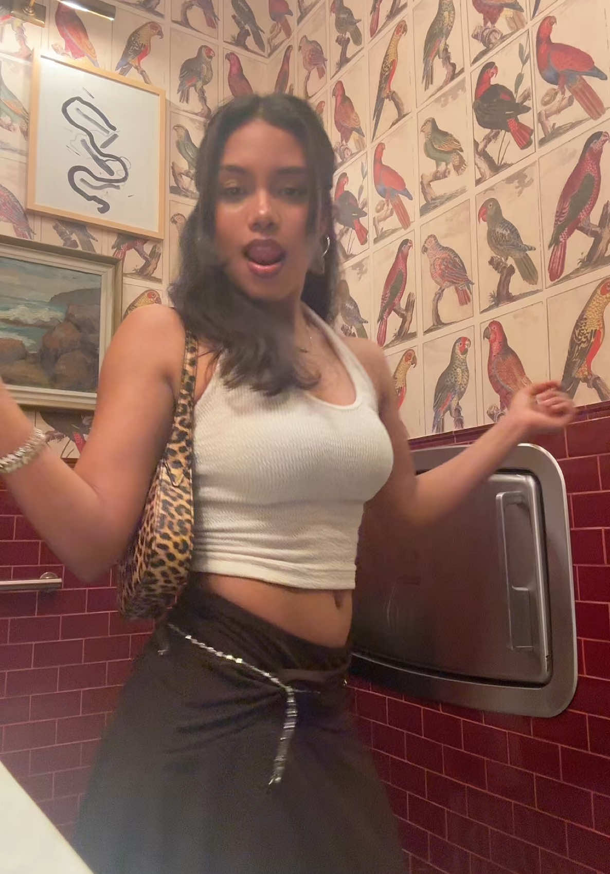 A post by @itsauraaaa on TikTok caption: LALALALA