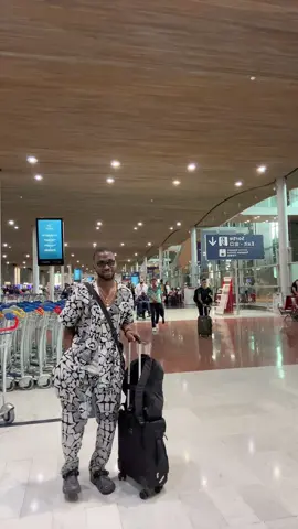 A post by @jojolecomedien1 on TikTok caption: Back home 🏠🤣❤️