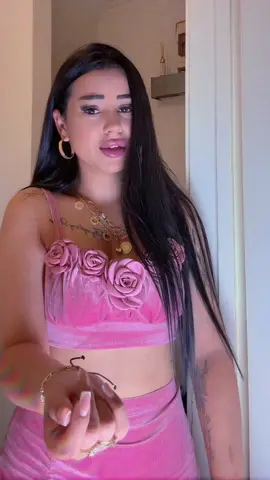 A post by @sofiaalexandraaa on TikTok caption: Poveste de iubire 🌹 #sofia🐣❤️ #foryoupage❤️❤️ #poveste #de #iubire #etc #🌹🌹🌹🌹🌹🌹🌹🌹🌹🌹🌹🌹 #pentrutine 