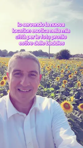 A post by @marcoballarinisindaco on TikTok caption: queen ora devi solo farti accompagnare dal/dalla bestie di fiducia per le foto 💅😭 #sunflower#serving #serve #flex #work #slay #girasoli #baddie #vb #verabaddie #sindaco #relatable #pfp #Summer #estate #ilsindaco #marcoballarini #marcoballarinisindaco #perte #icon #diva  