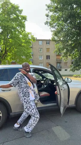 A post by @jojolecomedien1 on TikTok caption: Snap: jojoarrive 