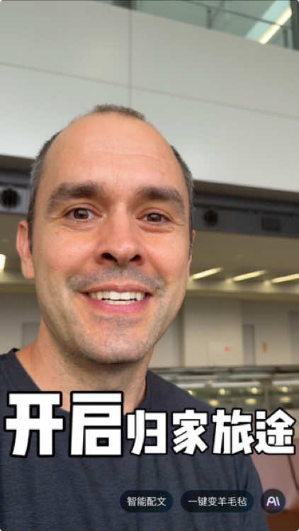 A post by @john_gordon11 on TikTok caption: 开启回家旅途#英语 #回家 #中英双语
