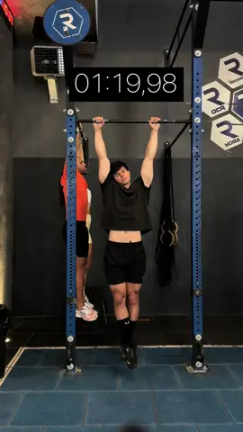 A post by @fleckinho_ on TikTok caption: Tu penses pouvoir me battre ? 🙏  Ramenez pas @Daweii | Calisthenics coach on sait que lui il le fait même à une main 😭 #gym #challenges_tiktok 