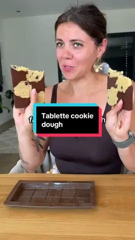 A post by @jimmy_laura_astuces on TikTok caption: La version healthy de la tablette chocolat cookie dough 🍪🍫 #astuce #cookiedough #recettefacile #recetterapide 
