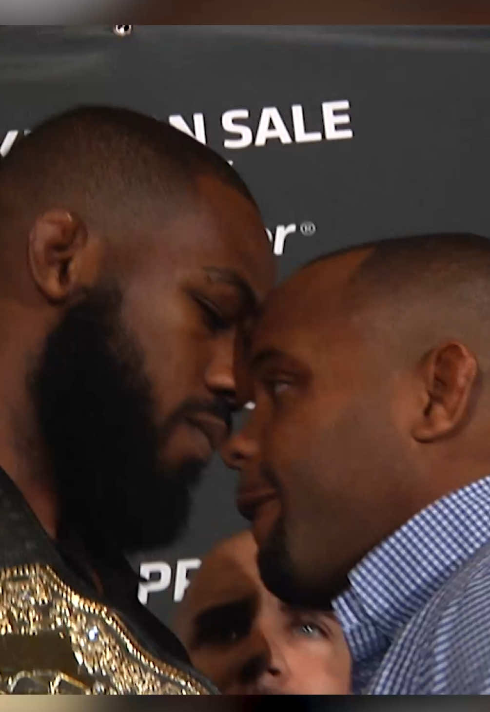 A post by @ufceurasia on TikTok caption: 😡 Самое принципиальное противостояние в истории UFC! #UFC #MMA #facetoface #staredown #fight #jonjones #goat #legend #retirement #danielcormier #rivalry 