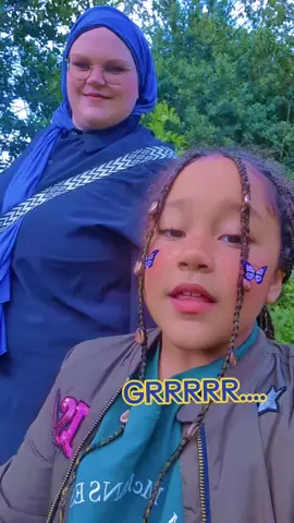 A post by @kathiemi1 on TikTok caption: Dame un grrrrrrrrr😁😝😅 #fun #daughter #mum #loveyou #fyp🇬🇭🇩🇪💯 