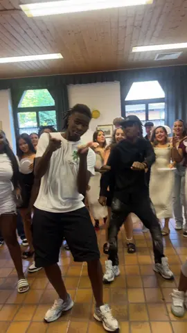 A post by @estefaniaelisa on TikTok caption: LIEBS WIE ALLE GETANZT HABEN 🥹🩷#fyp #Love 