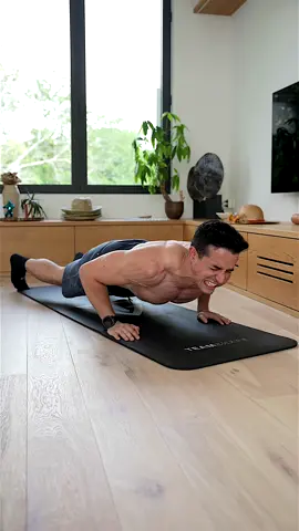 A post by @tiboinshape on TikTok caption: « I can’t do push-ups !! 😭 » Watch this best tutorial ! 🔥@Inshape Nutrition @ShapeYou 