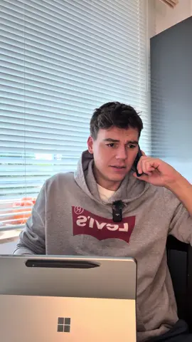 A post by @vinqcent on TikTok caption: Anzeige / Wie das Microsoft Surface Pro im Studium hilft. #CopilotPCs  #MicrosoftCopilot  #MicrosoftAI