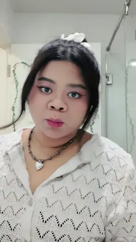 A post by @michelllatt on TikTok caption: my Makeup type 🥲🤣#michelllatt 