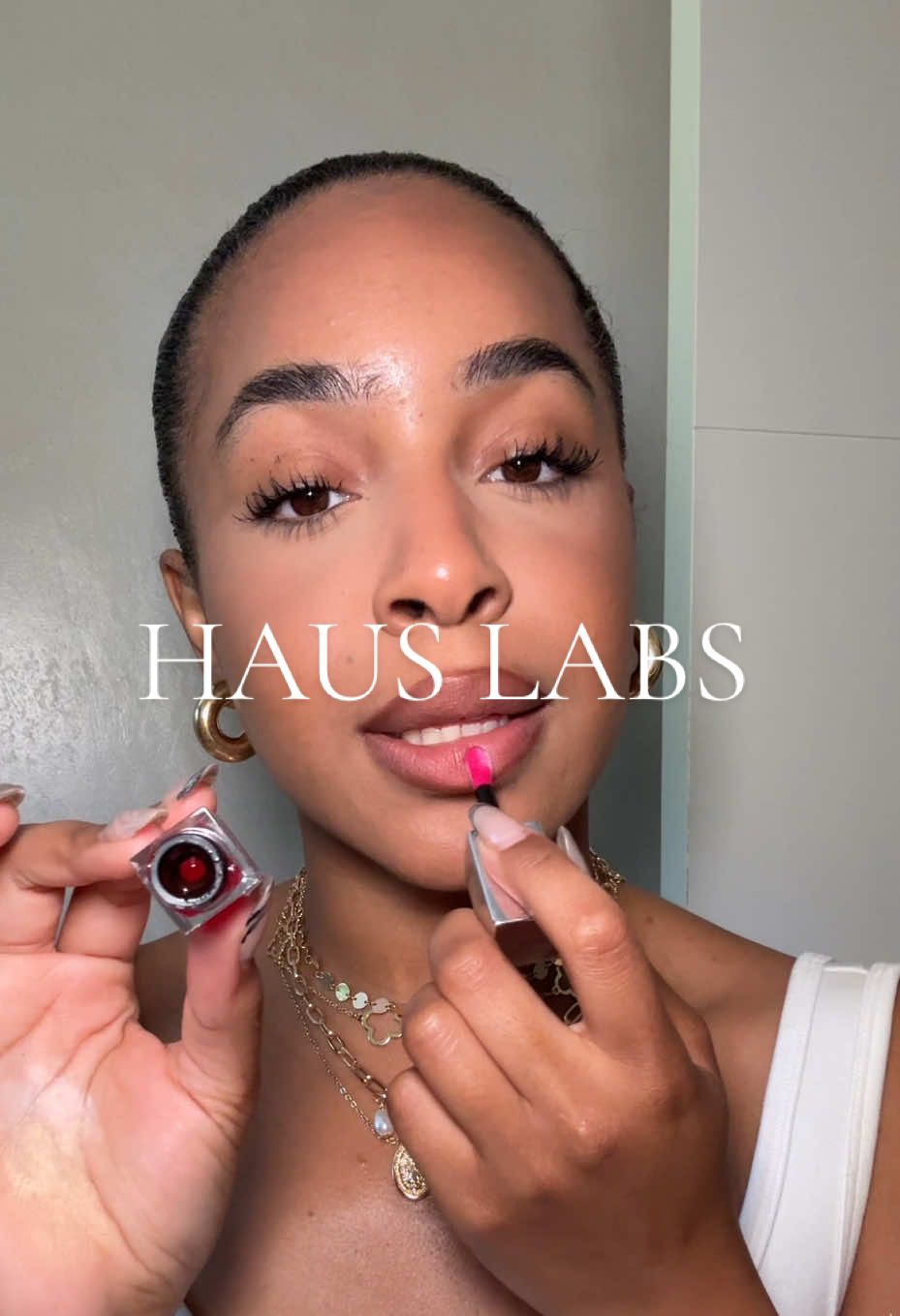 A post by @yanissasurtiktok on TikTok caption: Vous avez testé le tout nouveau B-Structural Mascara de @Haus Labs by Lady Gaga ? 😍  Volume, longueur ET soin — grâce à une formule vegan enrichie au B-Silk™️ C’est simple : il fait tout. Et mes cils l’adorent 🖤 Dispo exclusivement chez @SEPHORA  #HausLabs #SephoraFrance"