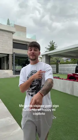 A post by @borjaa_fdeez on TikTok caption: La de copilotos que puedes encontrar en @Hoppy 😝 *publi