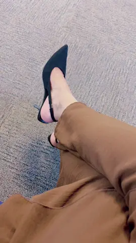 A post by @itz_selina_rahman on TikTok caption: Oyloooo😎🤣🎧🧚🏻‍♀️🧚🏻‍♀️🧚🏻‍♀️🧚🏻‍♀️🧚🏻‍♀️🧚🏻‍♀️🧚🏻‍♀️🧚🏻‍♀️🧚🏻‍♀️🧚🏻‍♀️👸🤍#viraltiktokteam #fypage #eastlondon #selina #newyear2025 #alhamdulillah #🤍🕊 