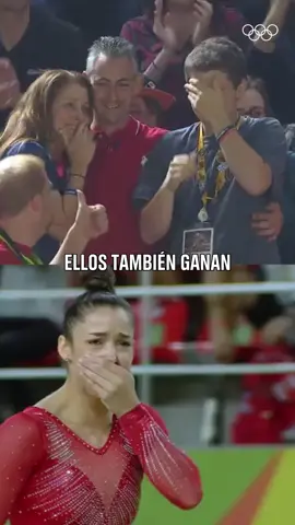 A post by @juegosolimpicos on TikTok caption: El abrazo de los que siempre estuvieron allí 🫂 Las familias de los atletas olímpicos también ganan: son el apoyo incondicional que hace la diferencia. ❤️‍🔥🏃‍♀️‍➡️🏃‍♂️‍➡️ #JuegosOlímpicos #LetsMove