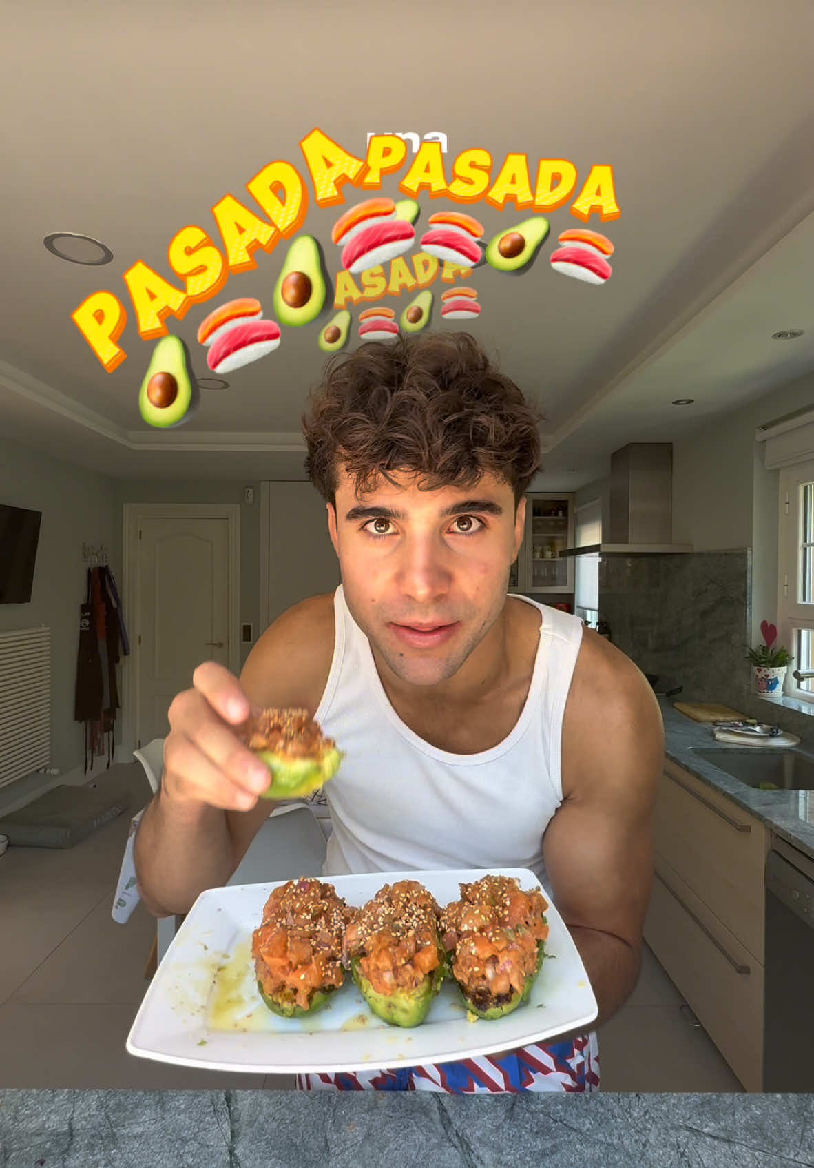 A post by @hernanavarrooo on TikTok caption: Hazle esto a tu CRUSH, y que el plato haga el resto.. 🥑🥑🍣🍣 #viral #recetasfaciles #recetastiktok #recetasaludable 
