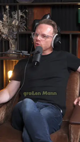 A post by @ralfschmitzoffiziell on TikTok caption: Die neue Podcast Folge ab jetzt online! Grüße vom Short King 😂🤷‍♂️