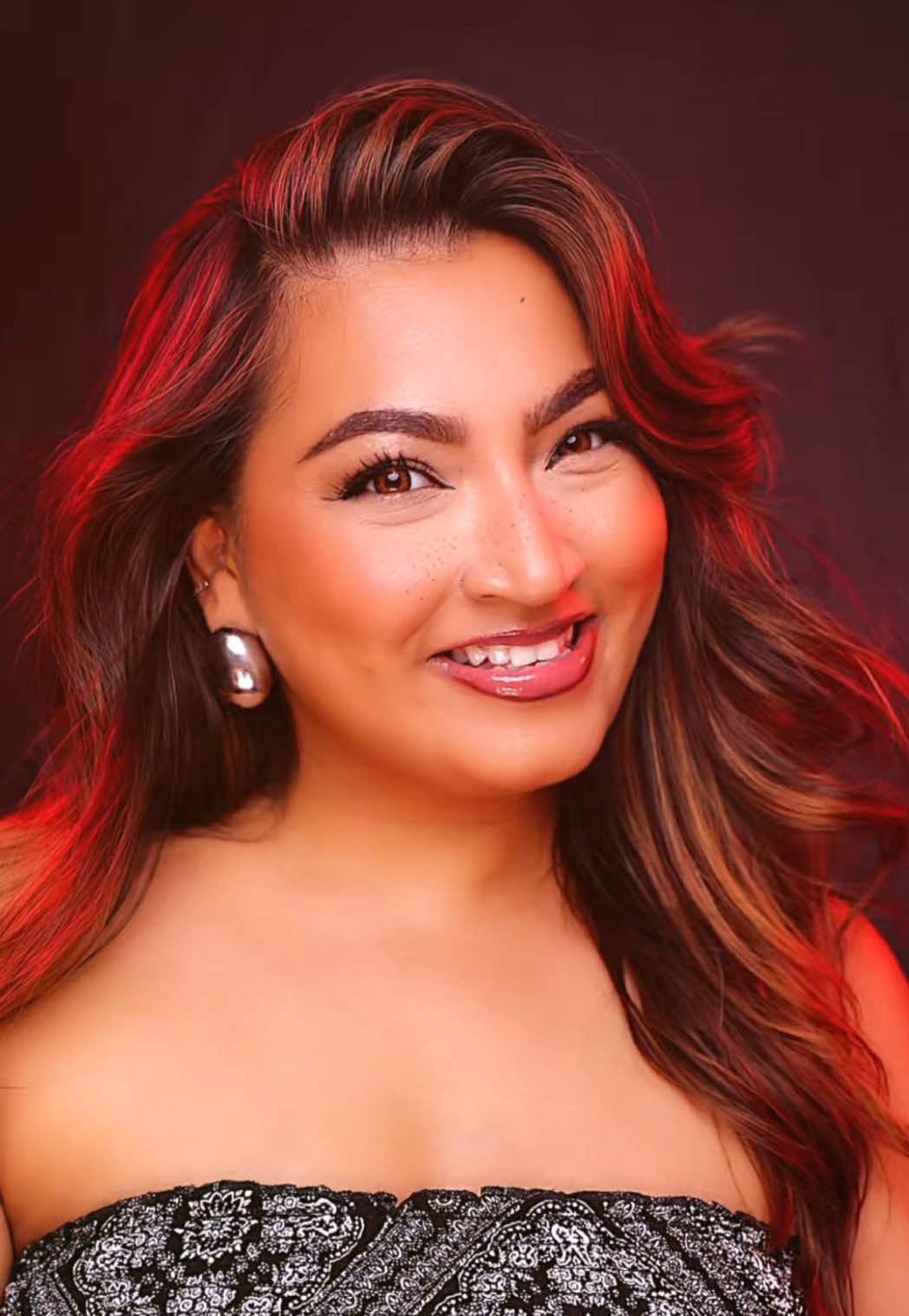 A post by @retouchbyriya on TikTok caption: Rate this transition 1/10❤️‍🔥 Do we like freckles? 