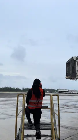 A post by @j.luis___ on TikTok caption: Working hard is the goal ✈️