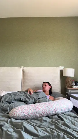 A post by @mum_of_esmee on TikTok caption: Ça fait plus d’un an qu’on utilise les produits @Emma , et franchement, on est hyper satisfaits. Avec tout ce qu’on a, on dort mieux, on se sent mieux, et ça aide à compenser les nuits pas toujours reposantes avec nos deux princesses 😅 Je vous recommande vraiment cette marque les yeux fermés ! Et avec mon code ESMEE, vous avez -10 % supplémentaires, même sur les promos 🧡 Collaboration commerciale 