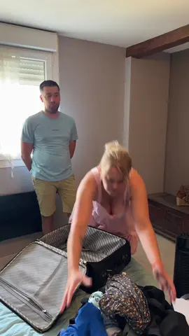 A post by @jeremlaura_ on TikTok caption: Quand elle veut plus être avec moi !!