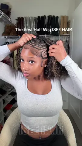 A post by @iseehairbeauty on TikTok caption: Now this is my summer go-to hairstyle 😻😻✨@Miss NK ⭐️  Super Q  Highlight brown kinky curly 18” Wear Go Half Wig  #iseehairbeauty #iseeweargowig #iseehalfwig #kinkycurly #highlightbrown #gluelesswig 