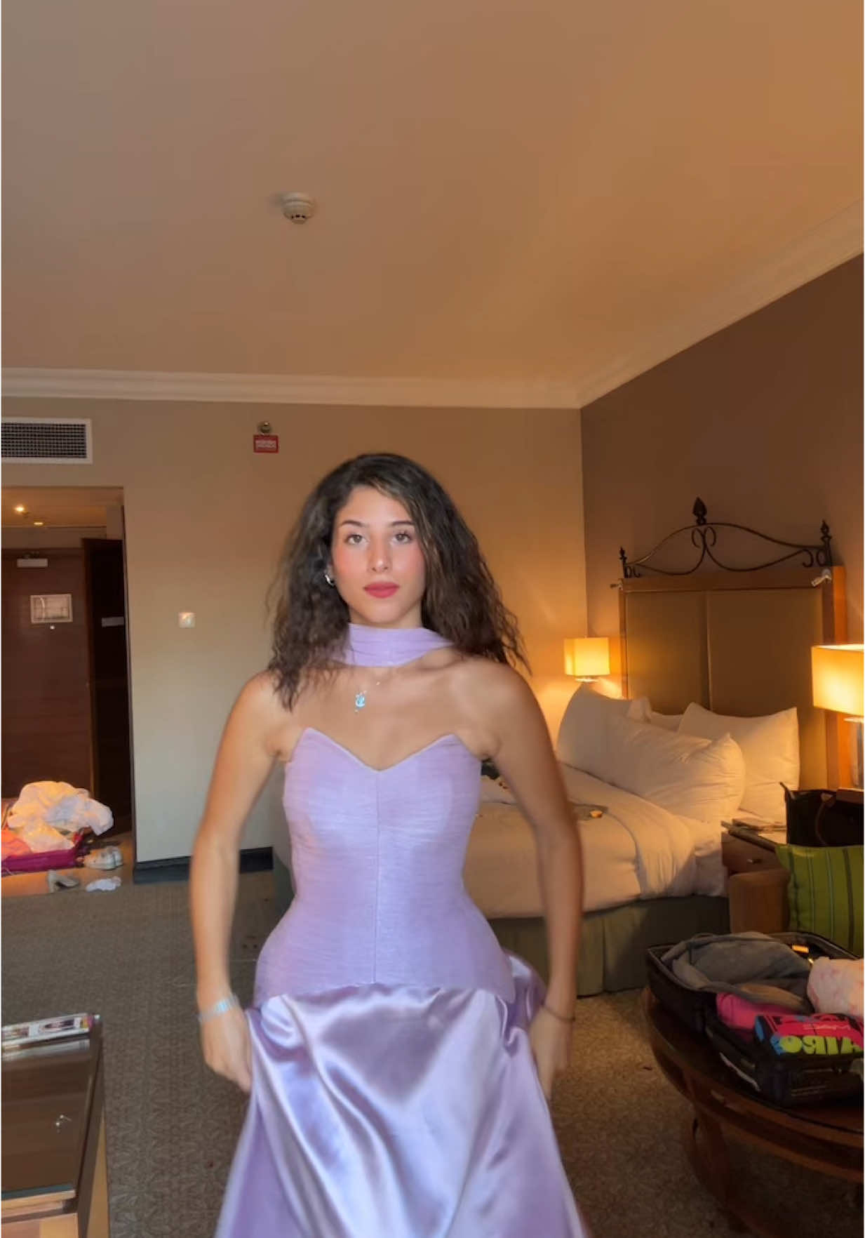 A post by @yourfavlillyxox on TikTok caption: في حب الفستان !! 🤍