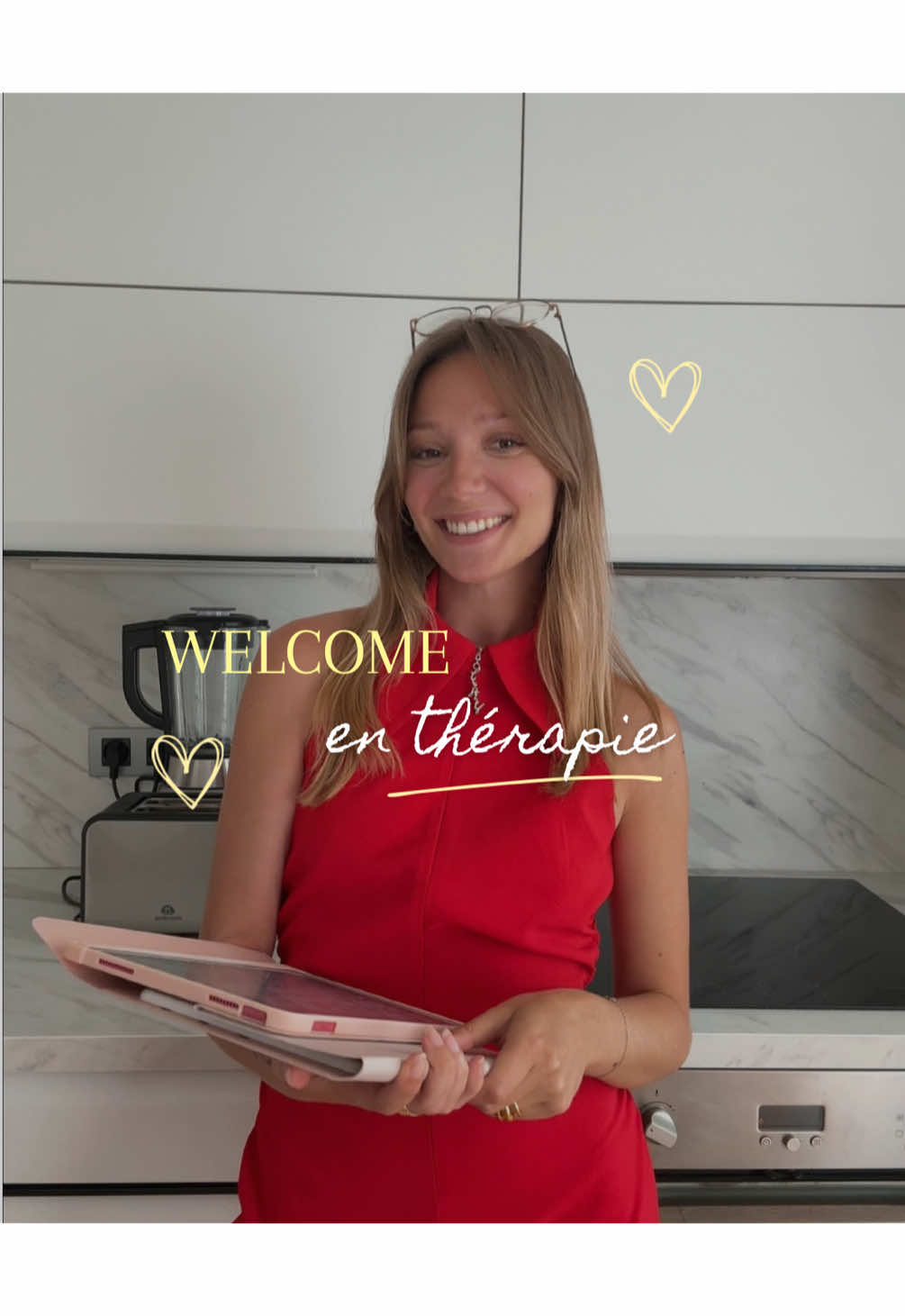 A post by @melanietherapie on TikTok caption: Hello 🌞 Je m’appelle Mélanie, thérapeute intégrative et EMDR.  Je suis spécialisée dans les difficultés relationnelles et les traumatismes.  J’accompagne les personnes à développer l’énergie d’Amour afin d’avoir une relation saine avec soi-même ainsi qu’avec les autres.  Que tu vives une rupture douloureuse, que tu es du mal à gérer tes émotions, que tu sois traumatisée par des événements ou que tu cherches à te comprendre, vaincre ta jalousie, poser tes limites, développer ton estime et ta confiance en toi, je t’invite à prendre rdv avec moi 💛  Sur mon profil, retrouveras des témoignages de mes patients et patientes ainsi que toutes les informations pour prendre rdv.  N’hésitez pas à m’envoyer un message privé si tu as des questions ✨ PRÊTE ENFIN À RESSENTIR LE VRAI AMOUR ? 💕 — Mention spéciale à @Léa - CapCut Experte 🦋 , ma Lélé la bonne fée qui m’aide pour ma nouvelle DA dans mes montages vidéos, je reviens de loin et elle a vu l’évolution au fur et à mesure 👀 (ce qui nous a valu beaucoup de fou-rire).  Si vous vous lancez sur les RS, elle vous aidera autant dans le mindset que dans le business 💛 — #therapie #therapeute #emdr #trauma #confianceensoi #estimedesoi #rupture #ruptureamoureuse #couple #relations #relationsamoureuses