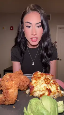 A post by @skylarrr_marie on TikTok caption: I need to get back in the kitchen I’m playing around 😂 #foodtok #foodie #eatwithme #cookwithme #dinnerideas #skylarmarie #friedchicken #bakemacandcheese 